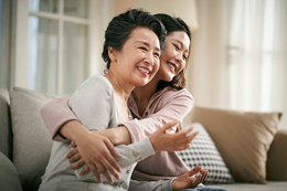 Chồng cũ nhờ tôi giúp chăm mẹ anh khi bà bệnh tôi phân vân giữa tình nghĩa và lòng tự trọng