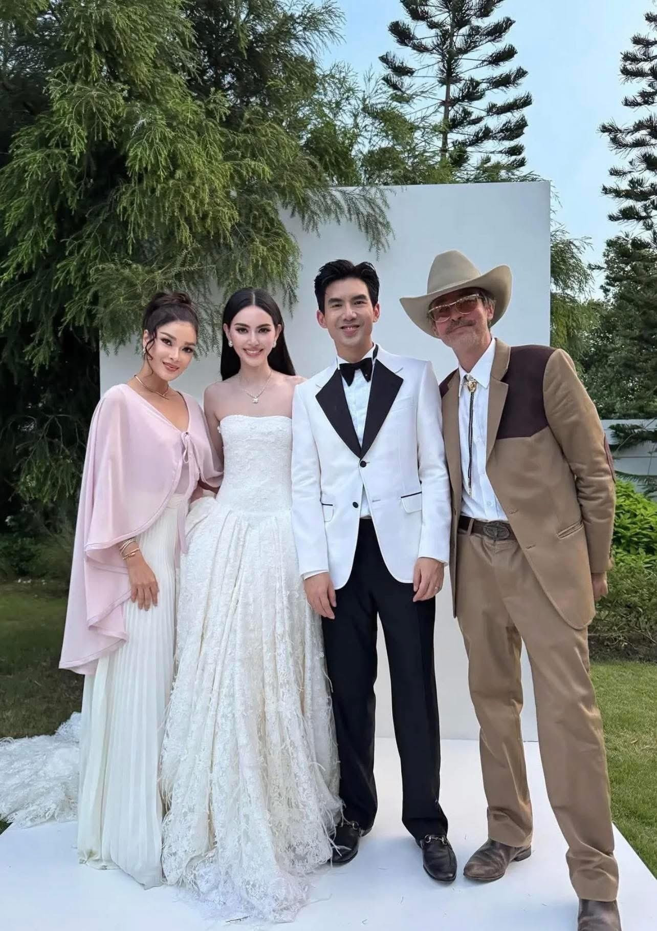 Đám cưới đẹp như cổ tích của ma nữ Mai Davika