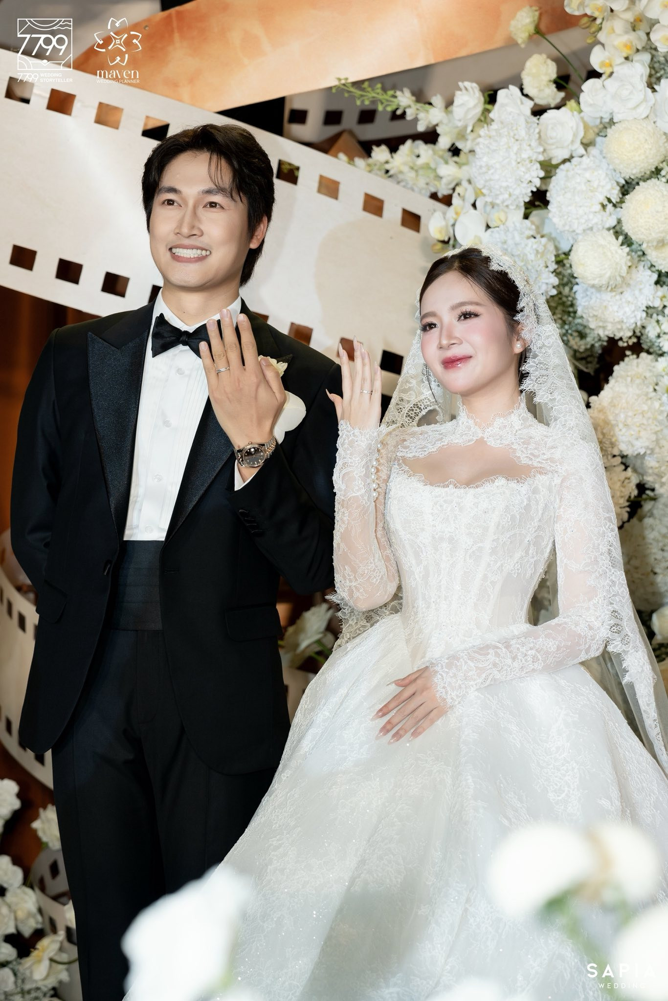 Đình Tú đáp trả khi bà xã Ngọc Huyền bị chê lùn chân ngắn