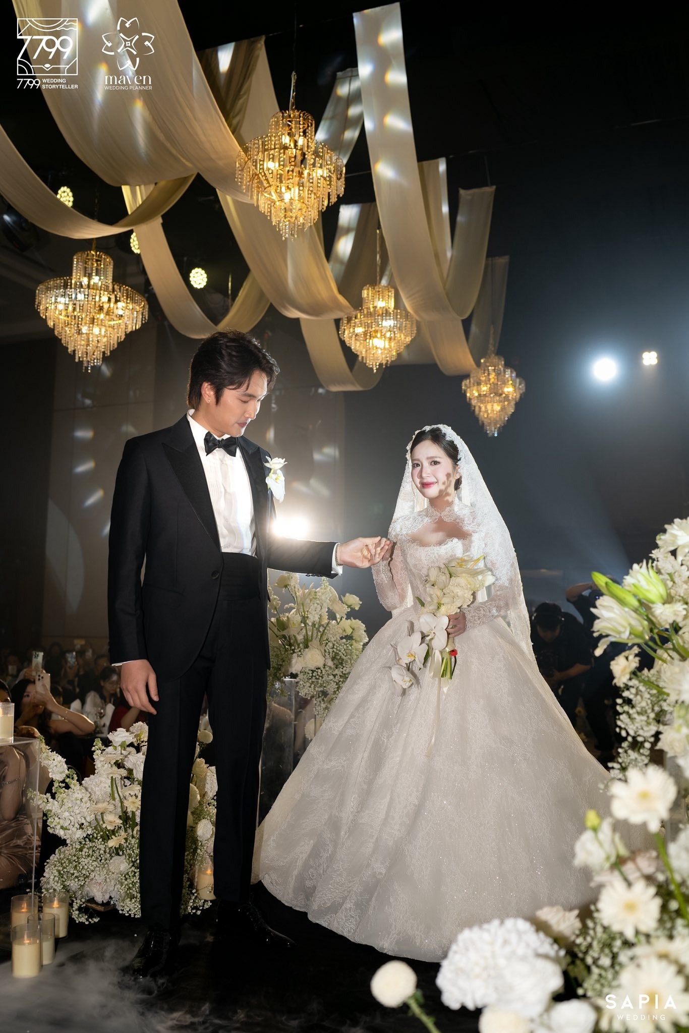 Đình Tú đáp trả khi bà xã Ngọc Huyền bị chê lùn chân ngắn