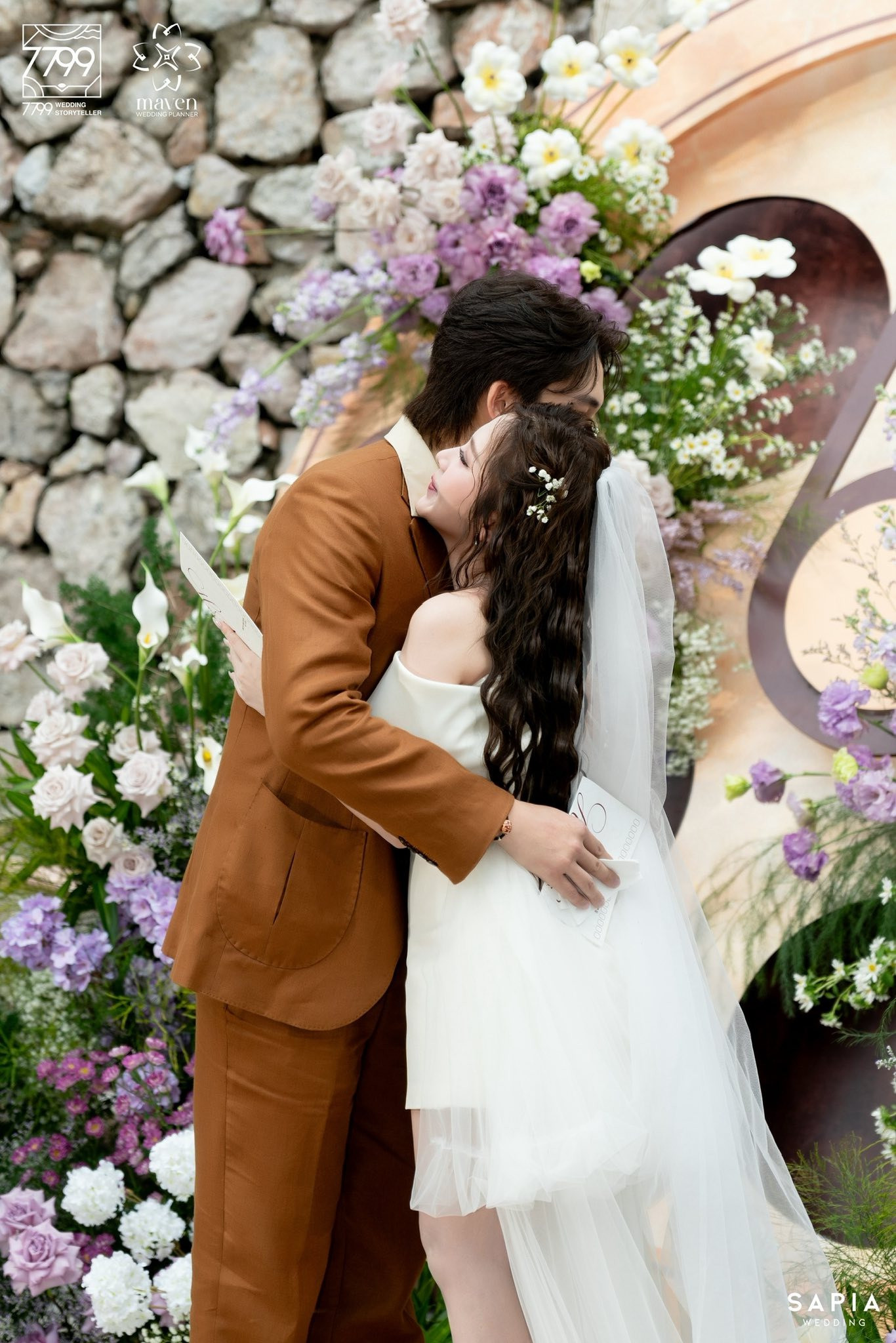 Đình Tú đáp trả khi bà xã Ngọc Huyền bị chê lùn chân ngắn