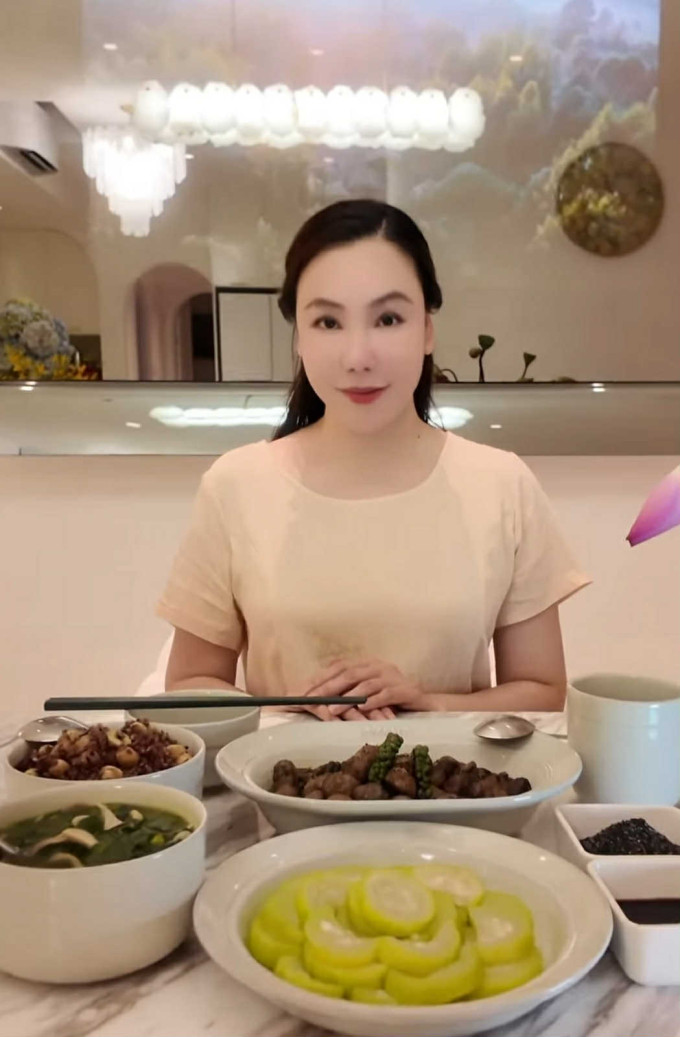 Món ngon dễ làm giúp nuôi dưỡng sức khỏe và tâm hồn của Hồ Quỳnh Hương - Ảnh 1.