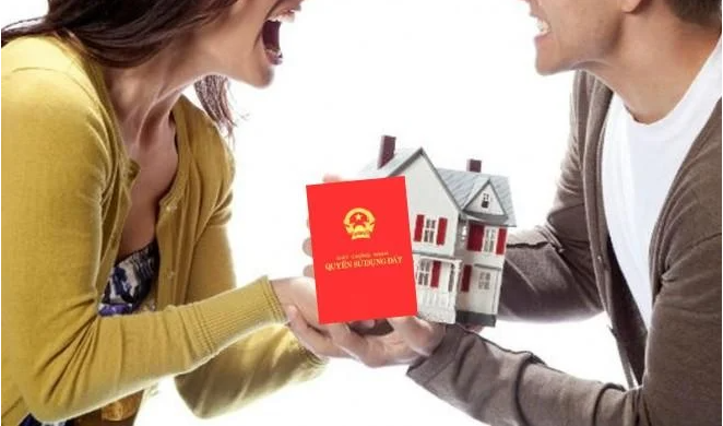 Chồng không cho tên tôi vào sổ đỏ nhưng lại épbỏ tiền xây nhà. (Ảnh: BĐS).