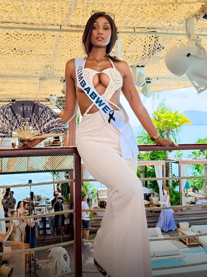 Hương Giang hé lộ lý do mặc kín đáo lạc quẻ giữa rừng thí sinh toàn trưng trổ bikini cực bạo