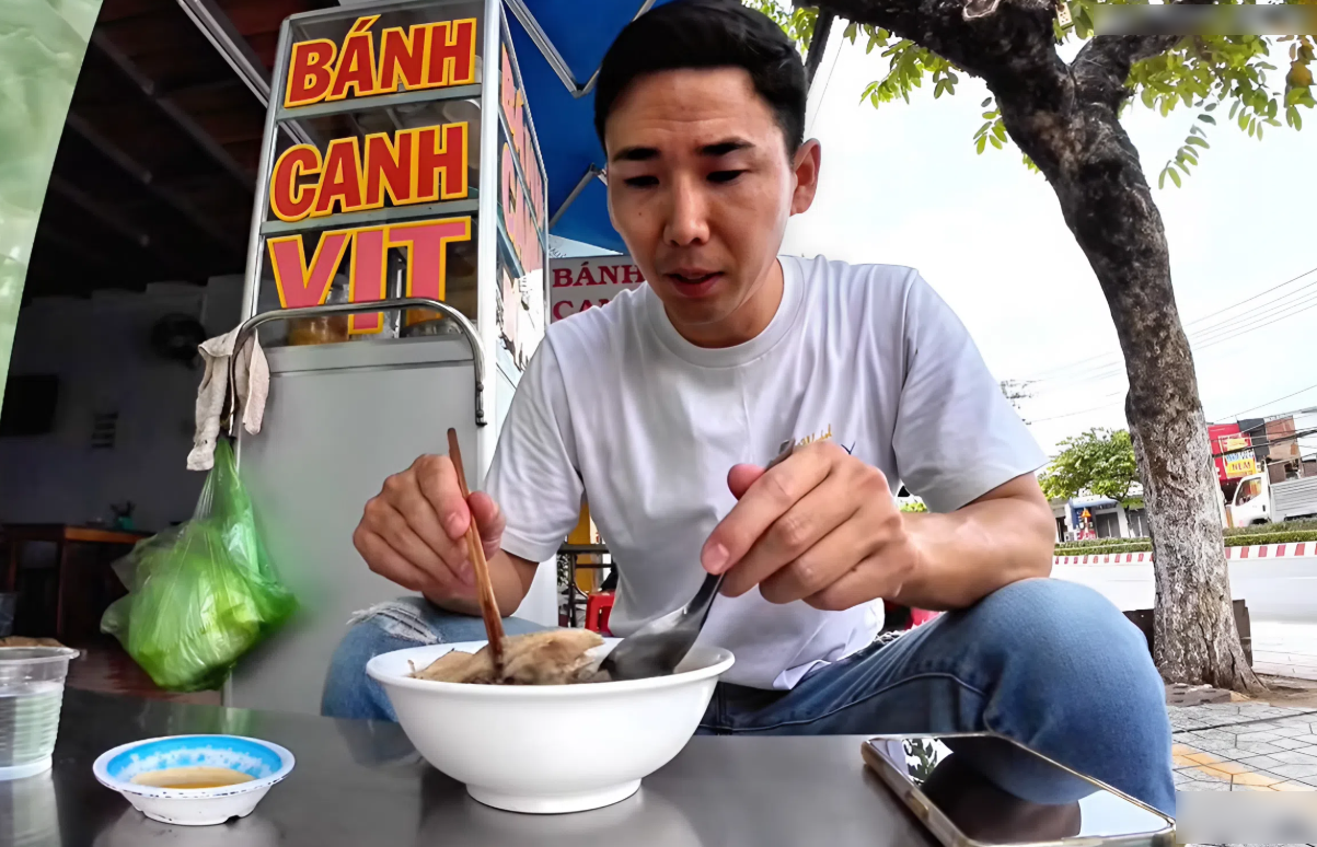 khach Nhat thu dac san Ben Tre 1.png