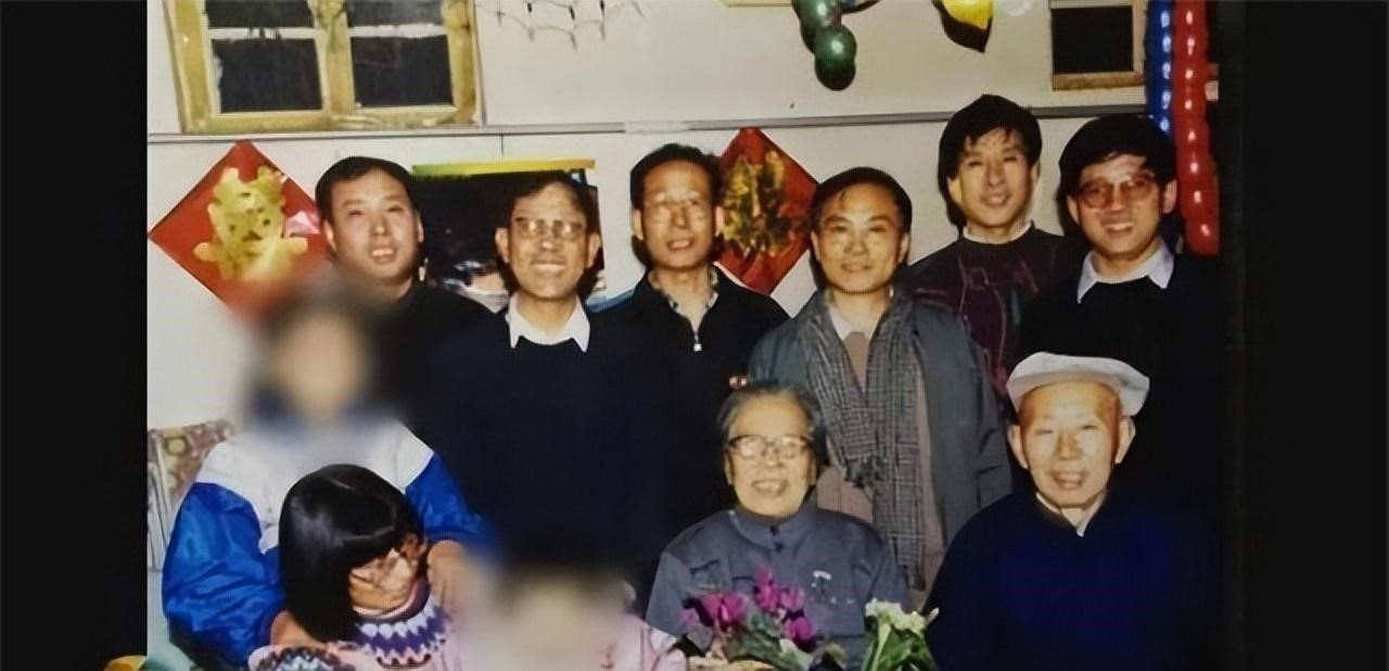 Không viết di chúc, mẹ để lại 'ngòi nổ' khiến 5 anh em tranh chấp căn nhà 68 tỷ suốt 10 năm - Ảnh 1.