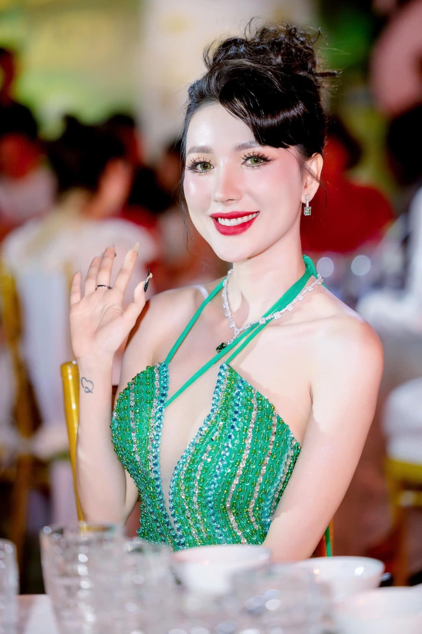 Giữa ồn ào thuốc giảm cân Ngân Collagen khoe loạt cơ ngơi bạc tỷ