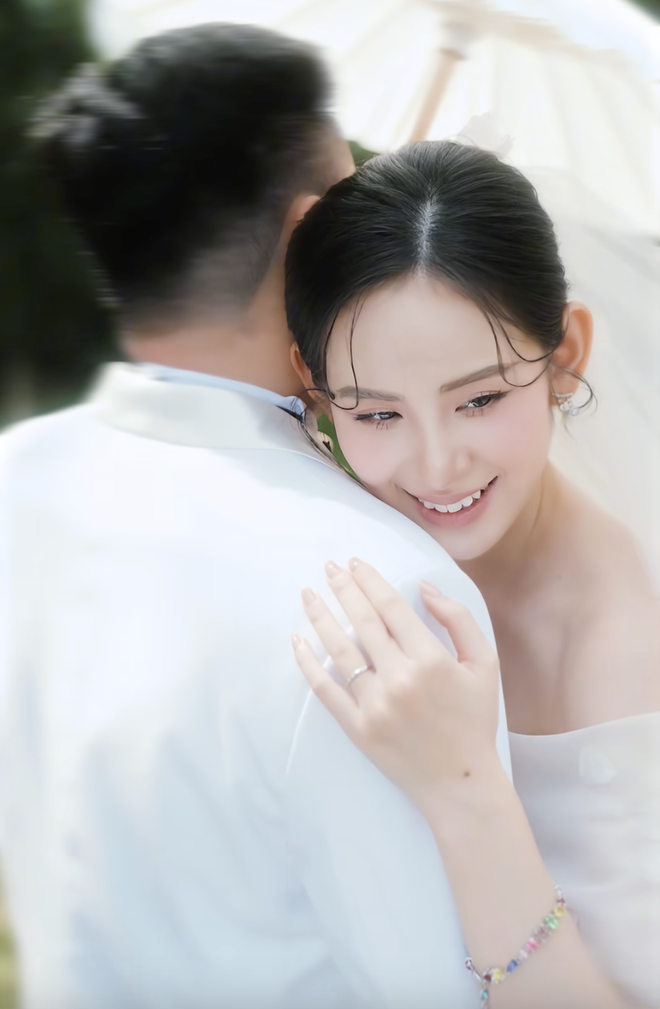 Thêm người sao nữ Vbiz lộ ảnh cưới với chồng thiếu gia chú rể xuất thân đình đám