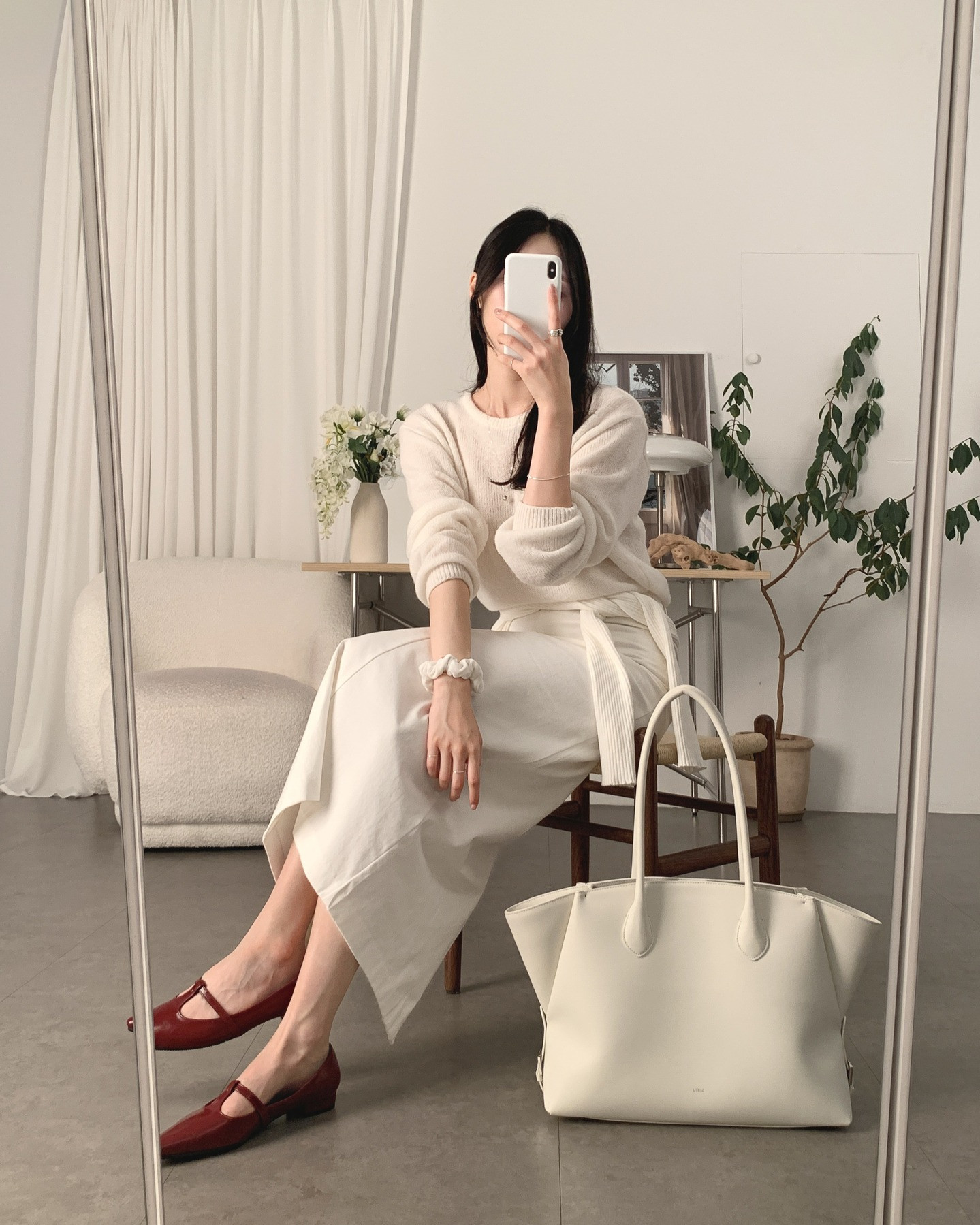 Chi tiết đôi dày bệt tinh tế trong đám cưới của 2 nàng hoa hậu họ Đỗ - Ảnh 7.