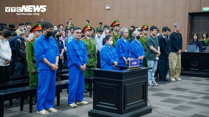 Các bị cáo tại toà.