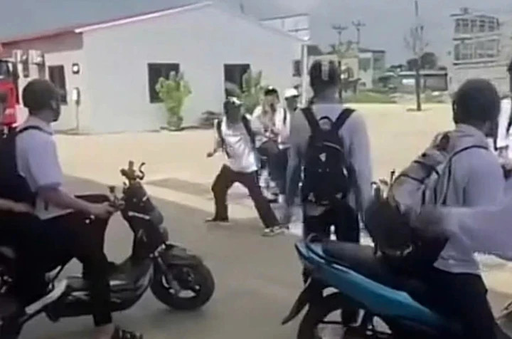 Hiện trường nơi nam sinh Lê Quốc H. bị bạn cùng trường dùng dao đâm chết. (Ảnh cắt từ clip)