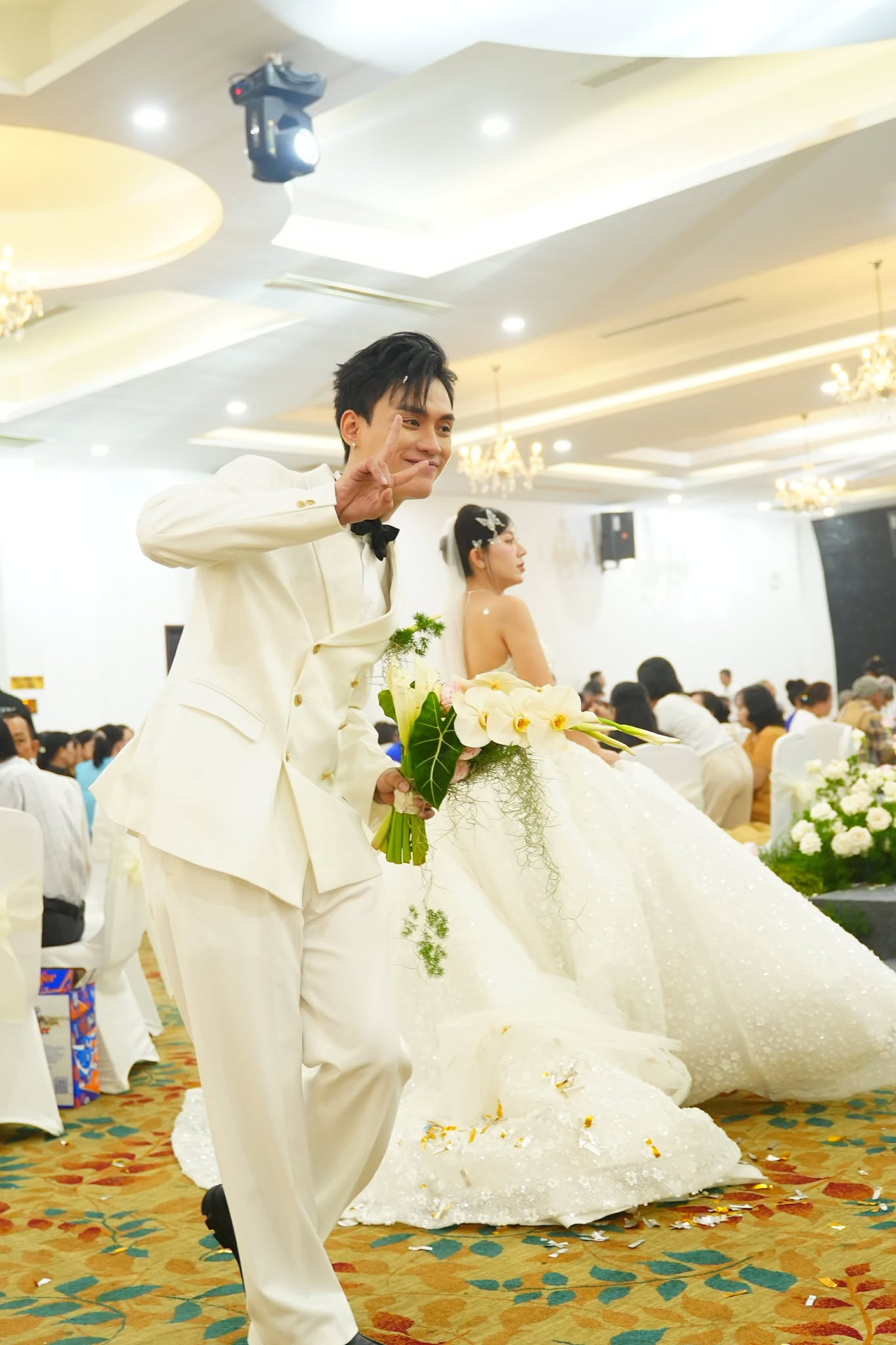 Bóc xuất thân đình đám của chú rể đang viral khắp cõi mạng vì make up xịn hơn cả cô dâu