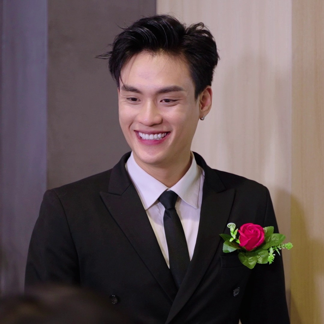 Bóc xuất thân đình đám của chú rể đang viral khắp cõi mạng vì make up xịn hơn cả cô dâu