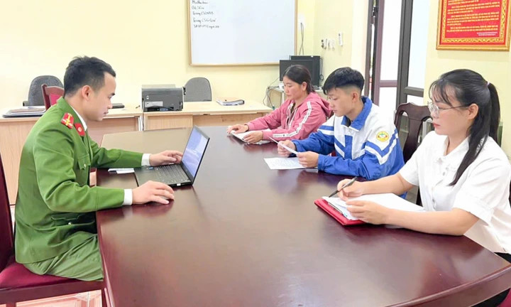 Hoàng Trung Dũng tại cơ quan công an. (Ảnh: CACC)