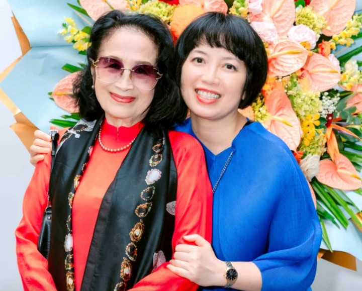 NSND Trà Giang và con gái Bích Trà.