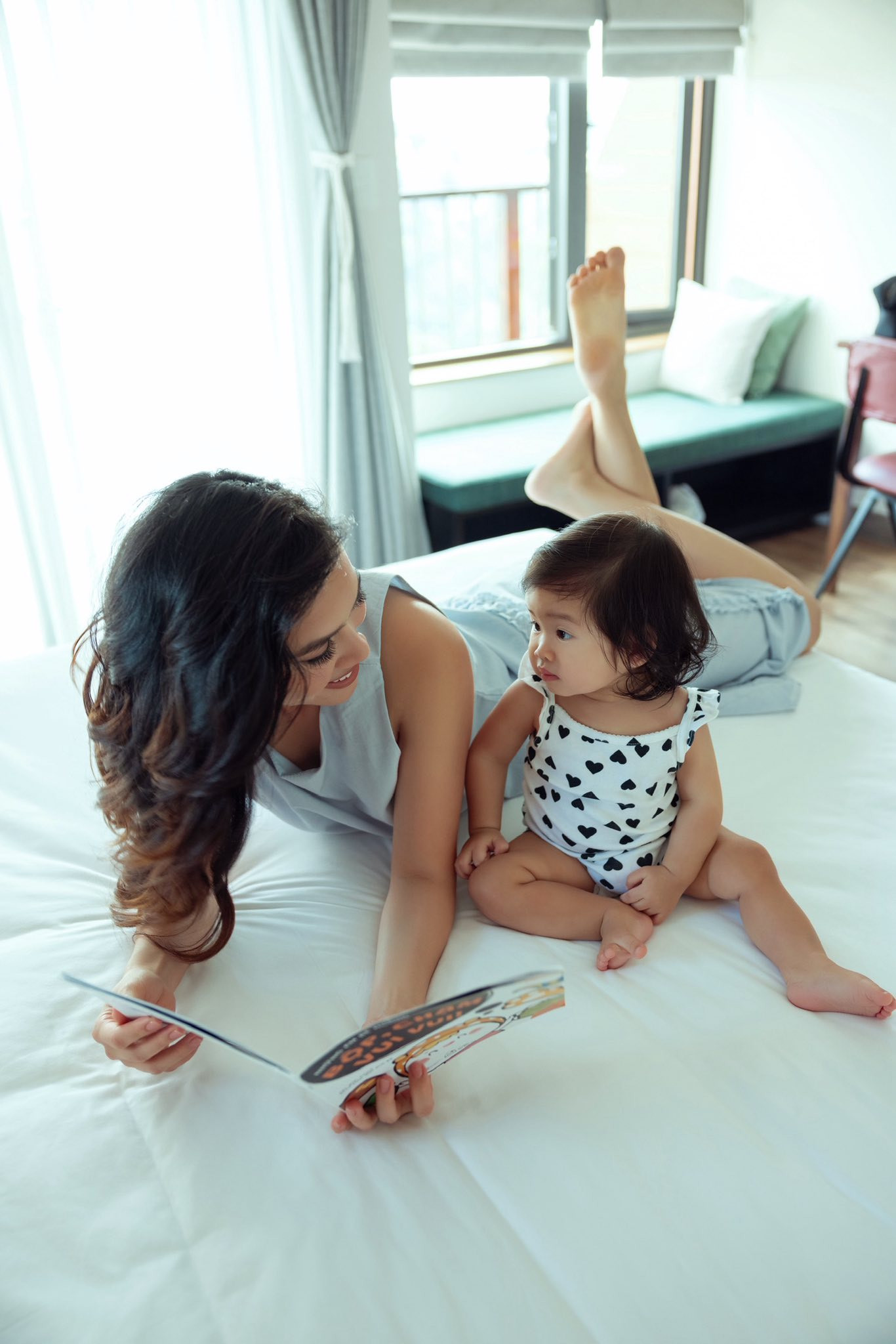 Con gái Á hậu Hoàng My gây sốt mạng trong ngày sinh nhật mẹ - Ảnh 2.