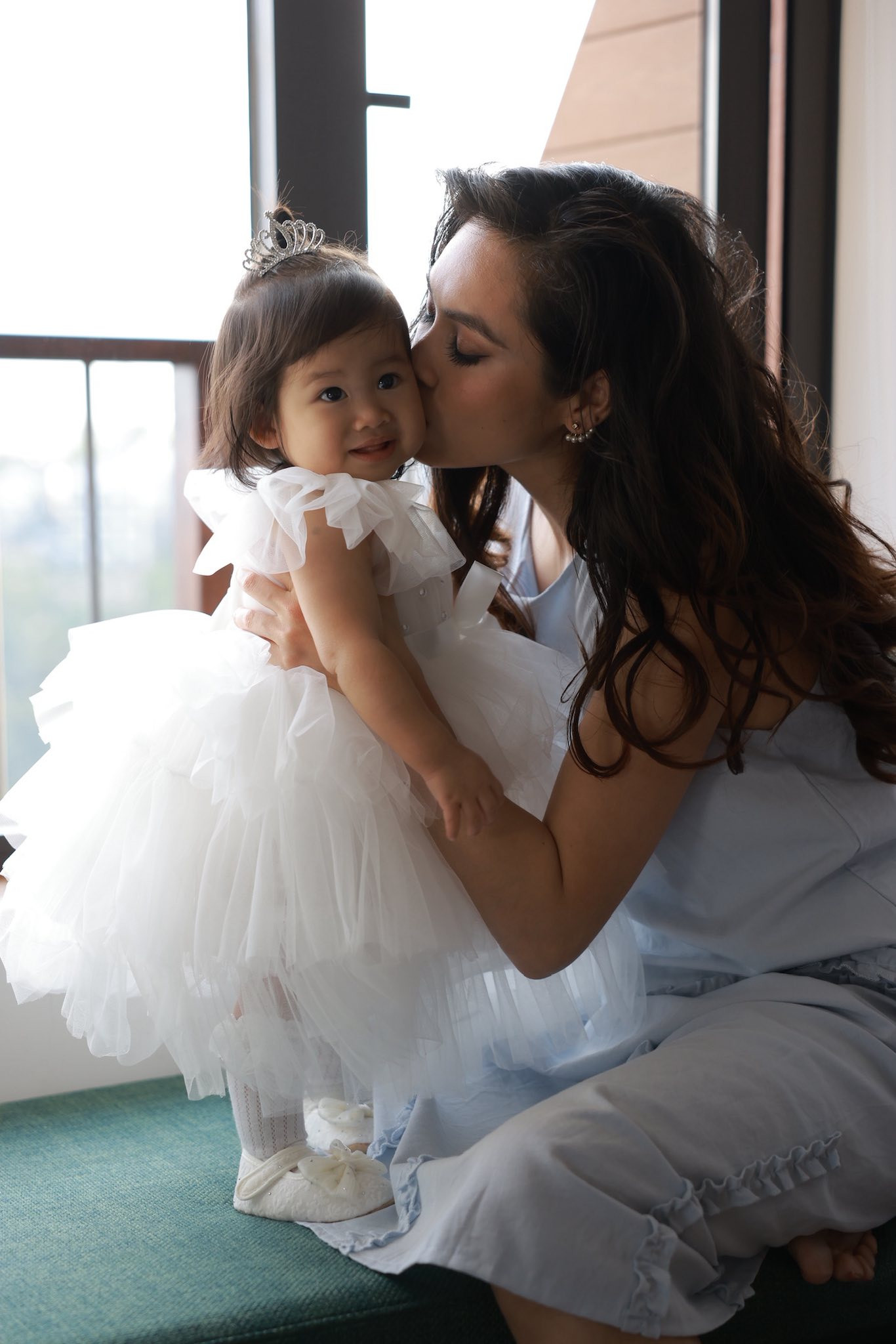 Con gái Á hậu Hoàng My gây sốt mạng trong ngày sinh nhật mẹ - Ảnh 4.