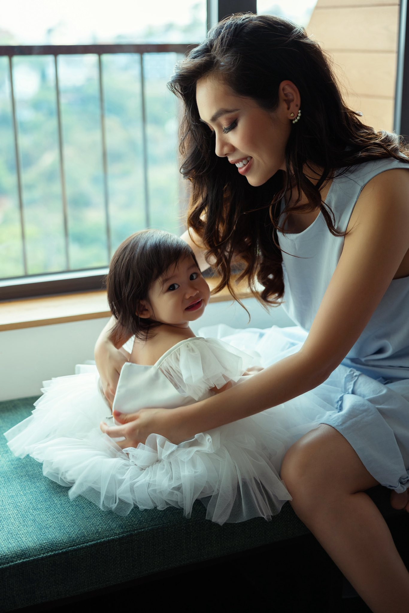 Con gái Á hậu Hoàng My gây sốt mạng trong ngày sinh nhật mẹ - Ảnh 6.