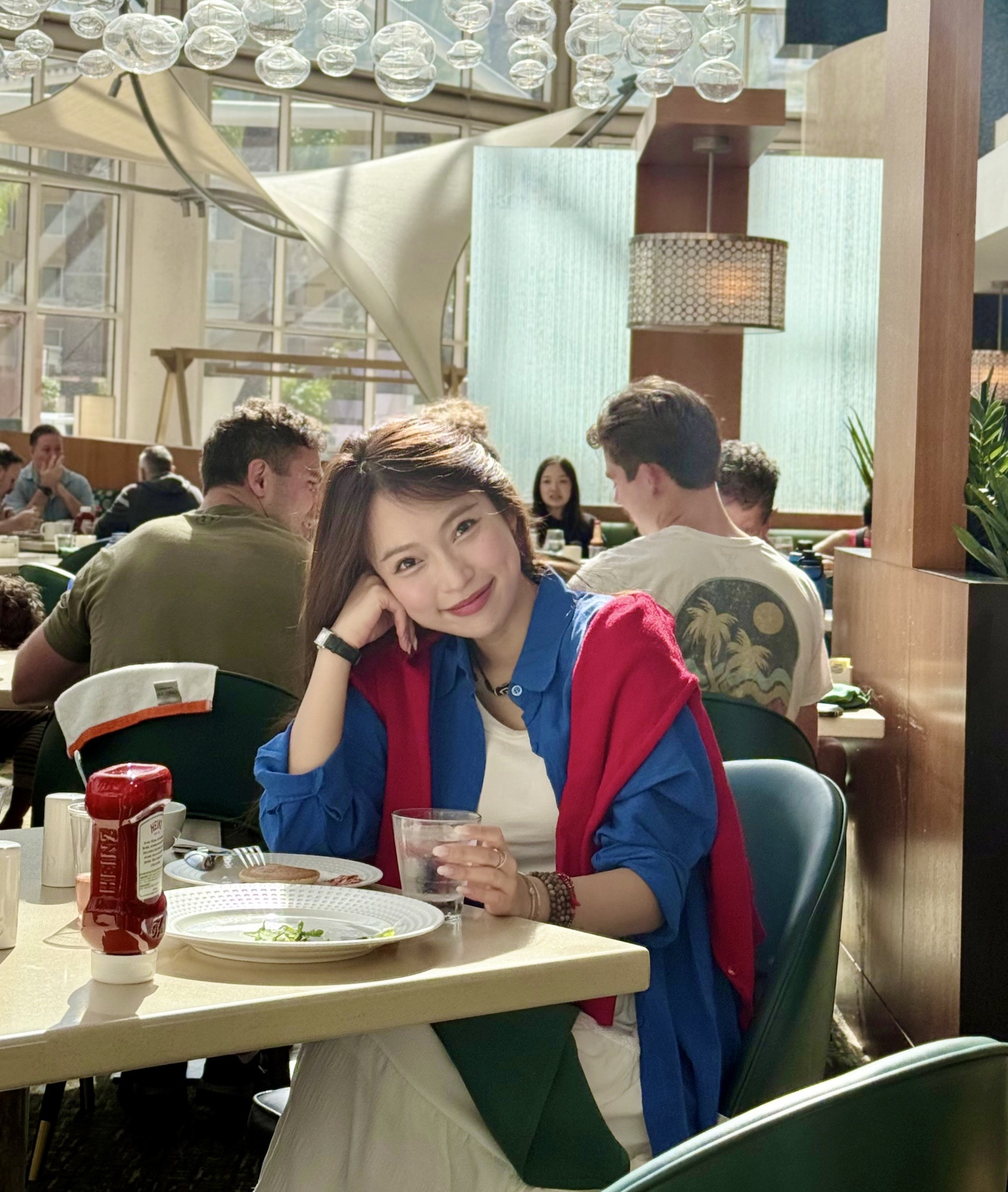 MC Khánh Vy và phong cách thời trang trẻ trung đầy ấn tượng - Ảnh 3.