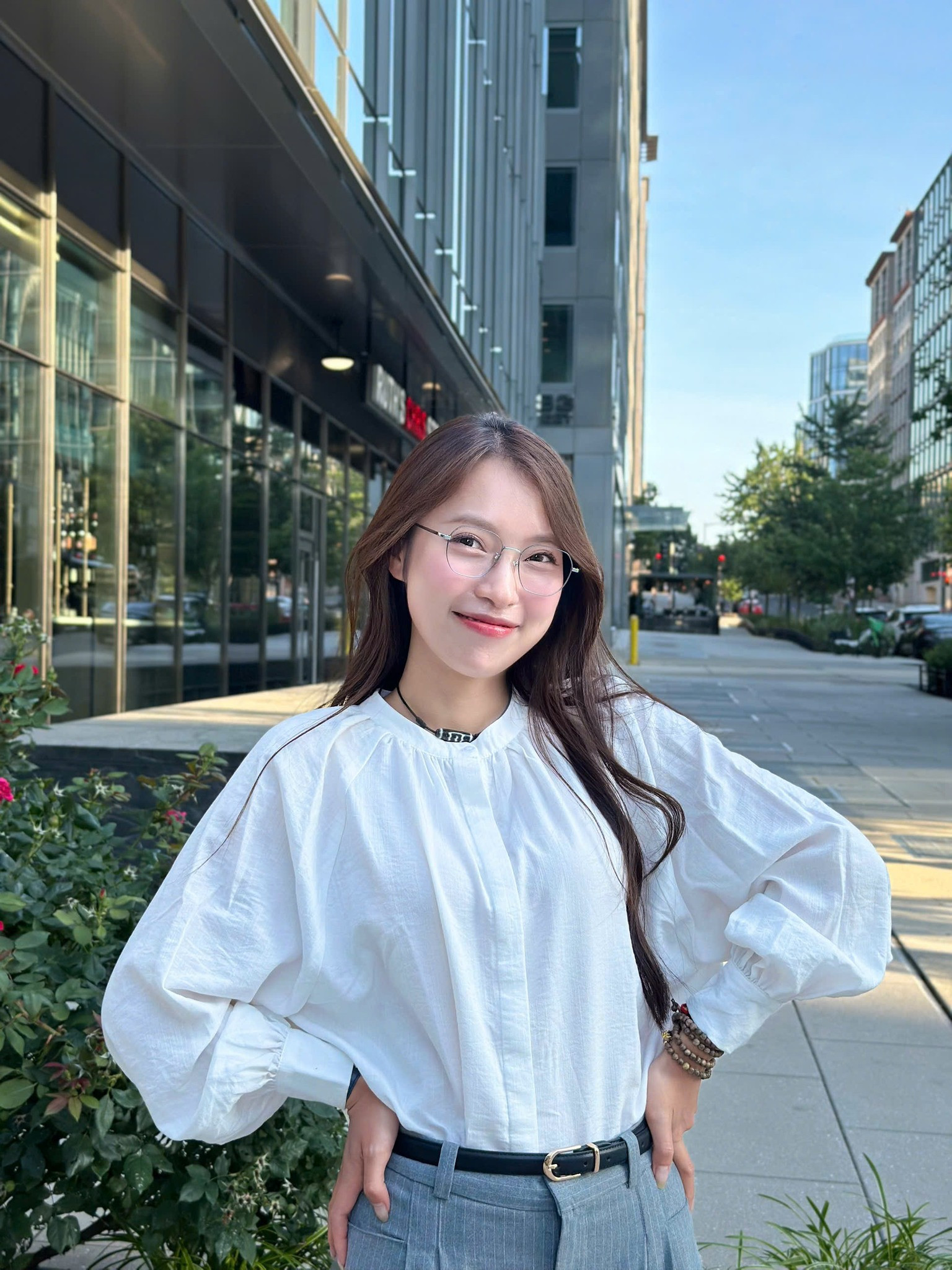 MC Khánh Vy và phong cách thời trang trẻ trung đầy ấn tượng - Ảnh 12.