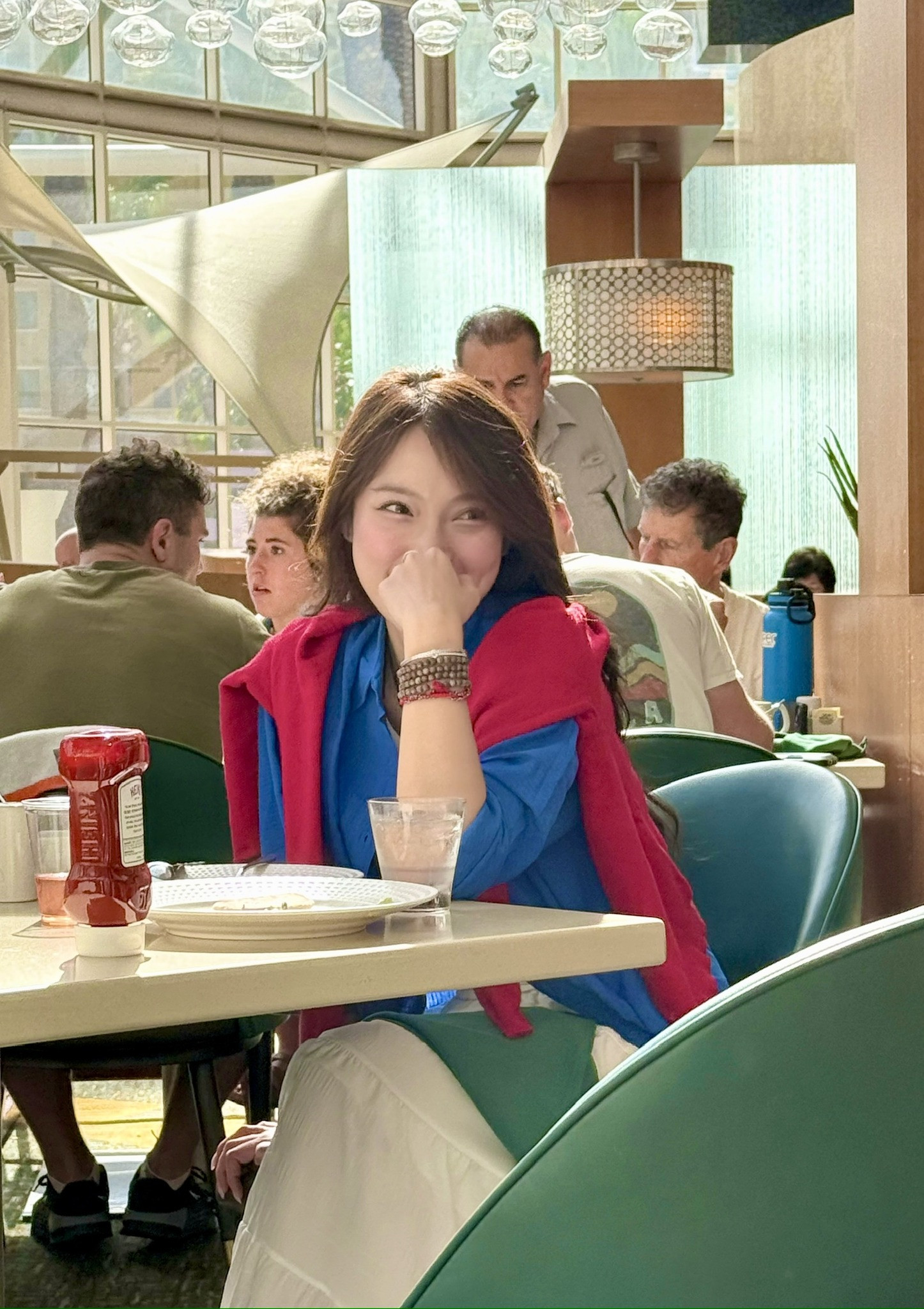 MC Khánh Vy và phong cách thời trang trẻ trung đầy ấn tượng - Ảnh 6.