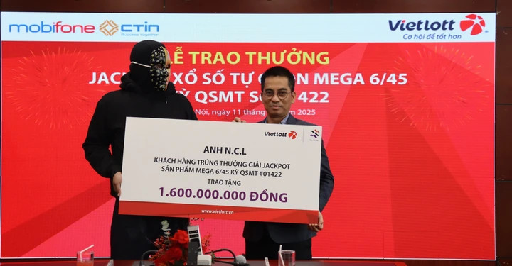 Anh L. dành 1,6 tỷ đồng để ủng hộ chương trình an sinh xã hội. (Ảnh: Đại Việt)