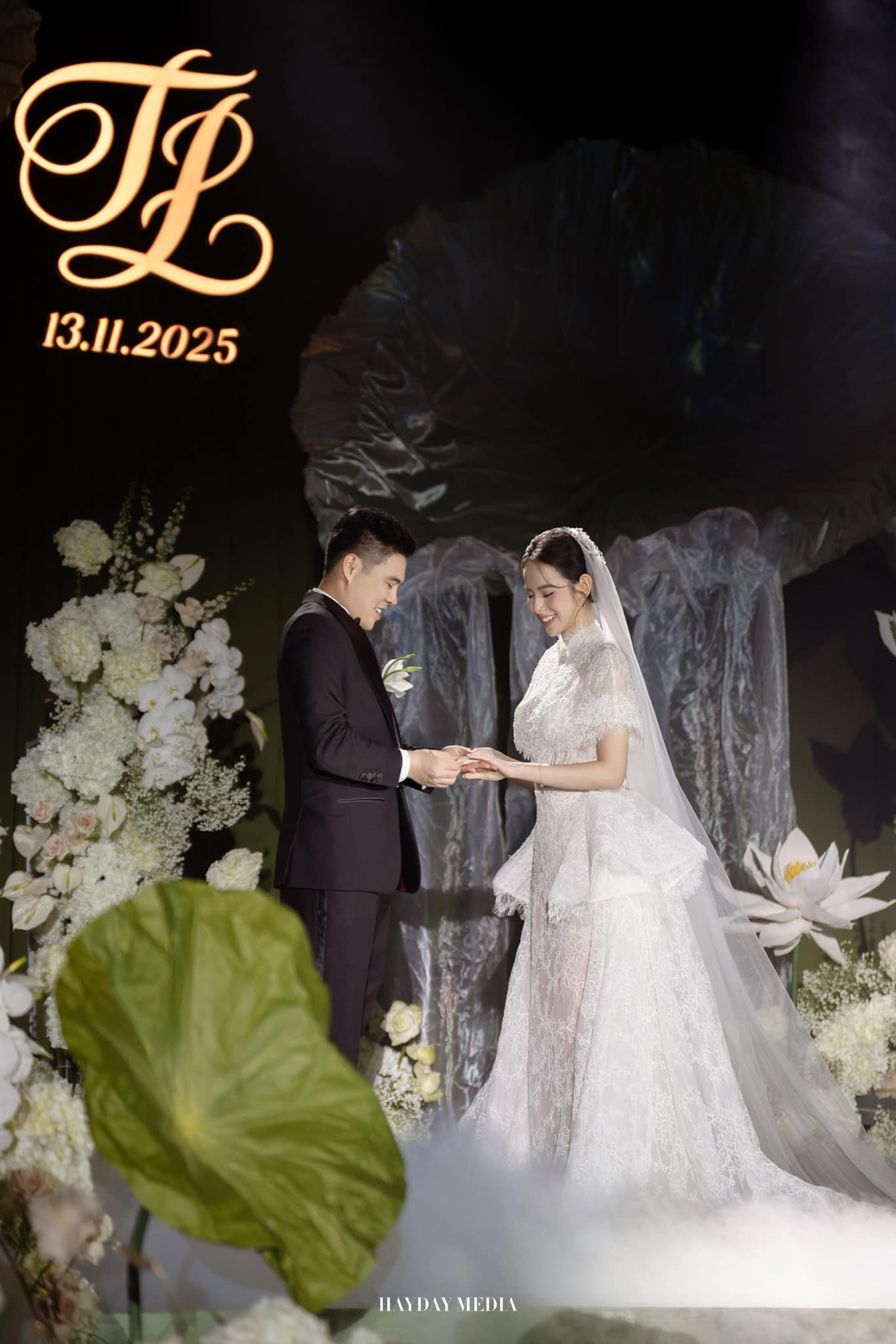 Ảnh cận diện mạo điển trai chồng thiếu gia của Hương Liên trong siêu đám cưới ở Hà Nội