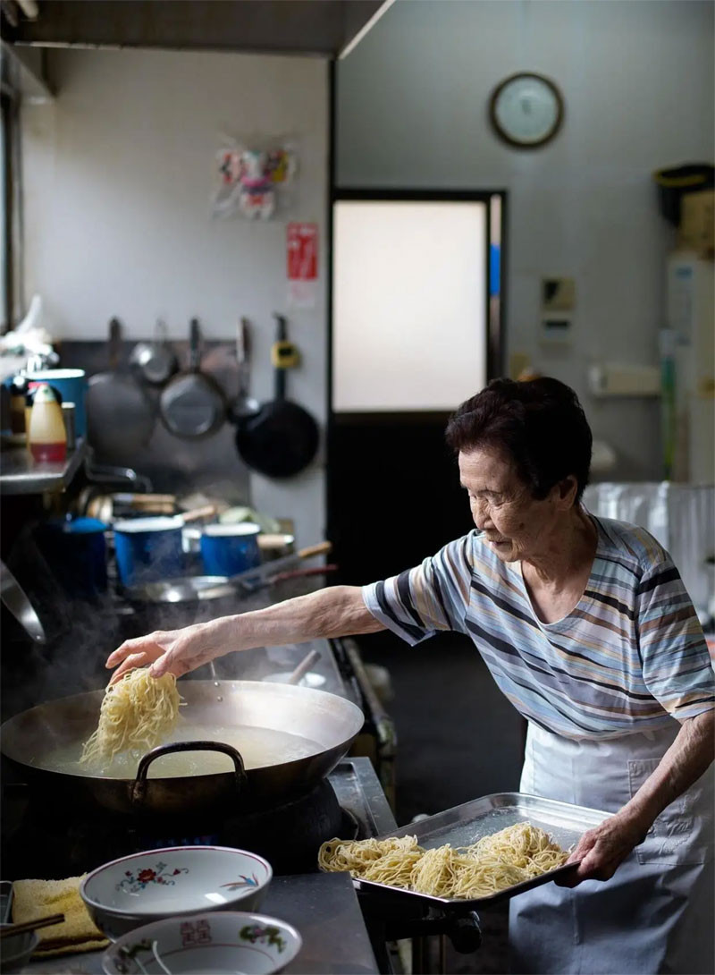 Bí mật về 100000 người trăm tuổi ở Nhật Bản Tận cùng của trường thọ không phải là dưỡng sinh mà là đi làm