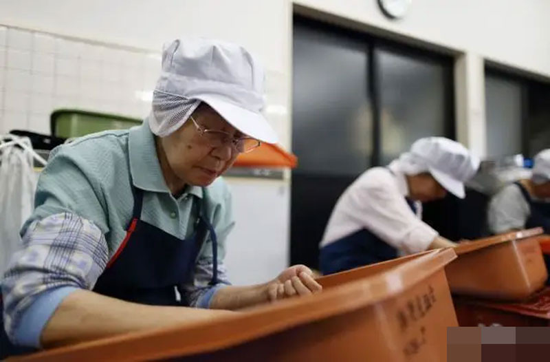 Bí mật về 100000 người trăm tuổi ở Nhật Bản Tận cùng của trường thọ không phải là dưỡng sinh mà là đi làm