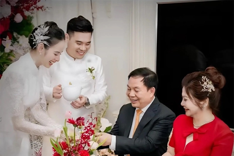 Hé lộ chân dung mẹ chồng vừa đẹp lại siêu giàu của Hương Liên