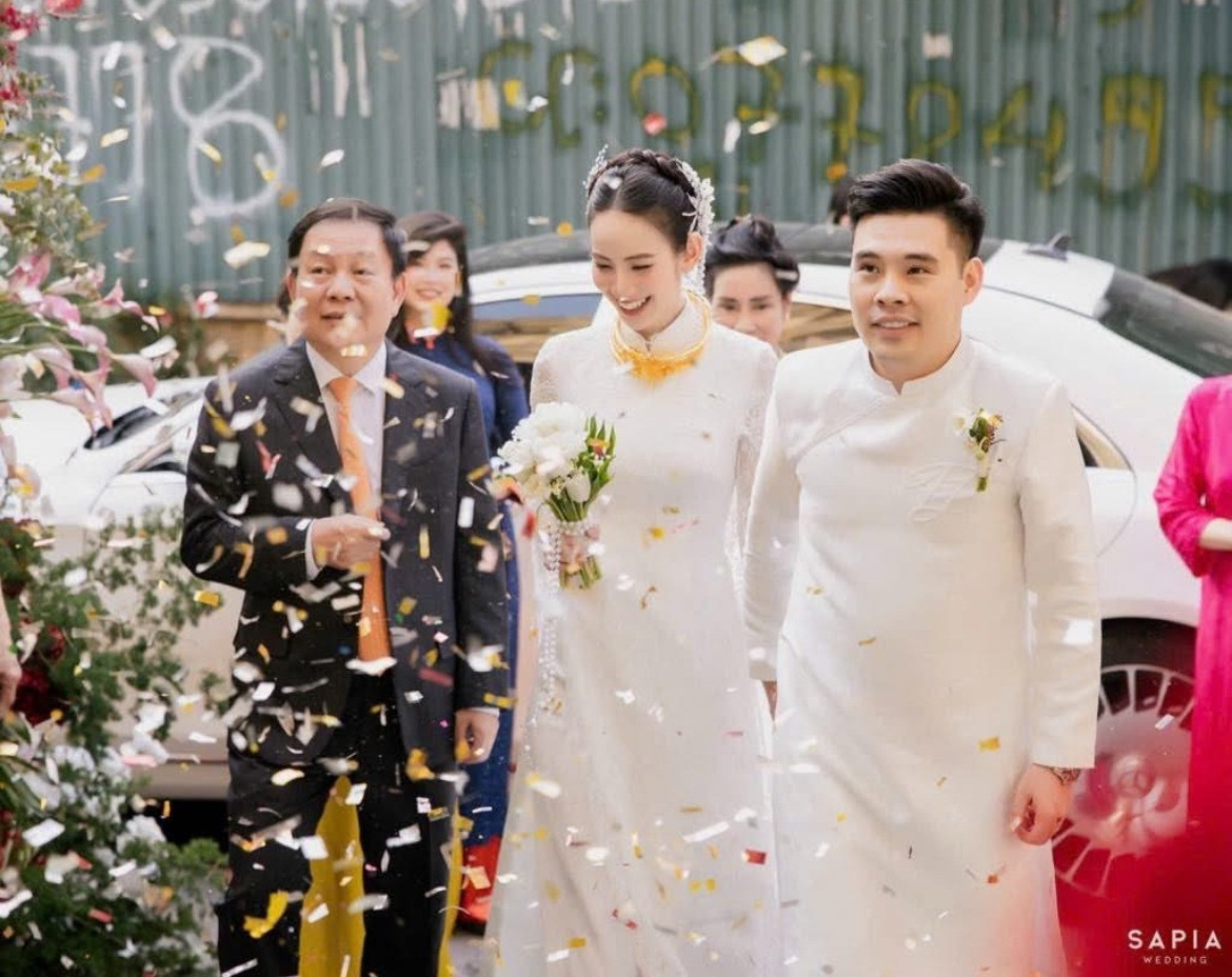 Hé lộ chân dung mẹ chồng vừa đẹp lại siêu giàu của Hương Liên