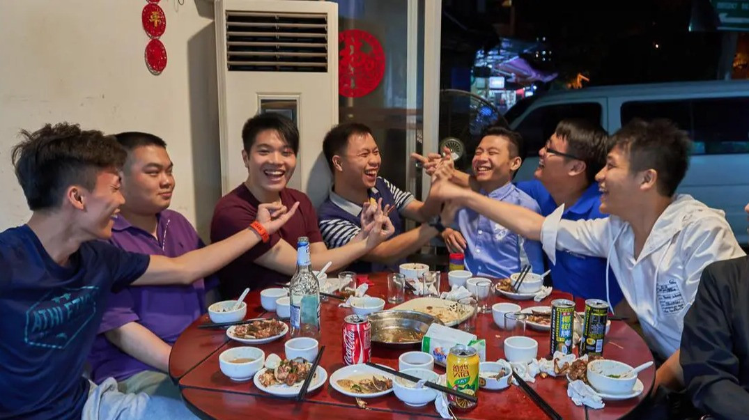 Chỉ một hóa đơn 10 triệu của buổi họp lớp, tình bạn 14 năm tan vỡ: Câu chuyện khiến ai cũng giật mình - Ảnh 1.