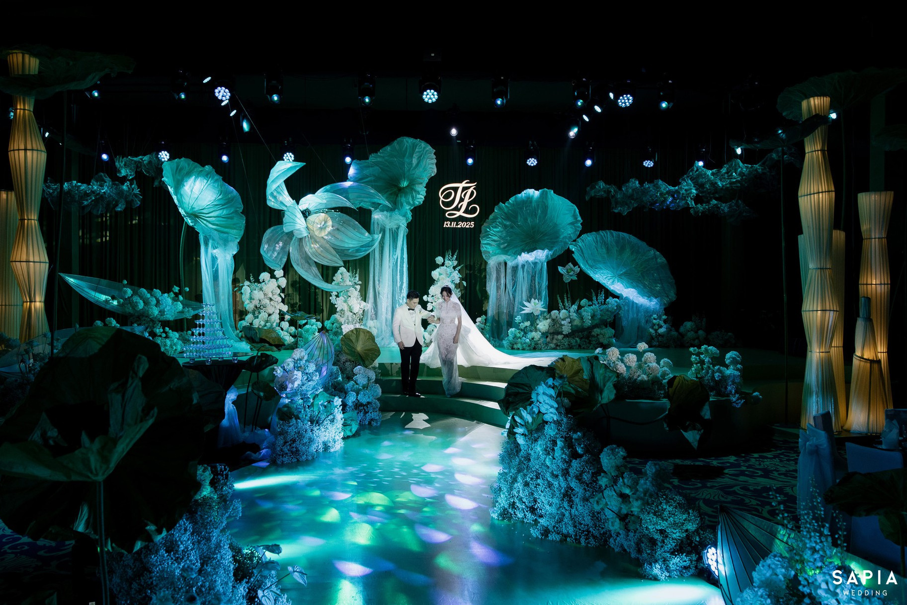 Choáng ngợp không gian tiệc cưới sang xịn của Hương Liên và chồng thiếu gia