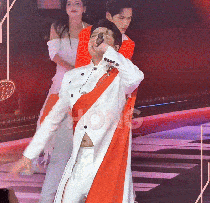 Noo Phước Thịnh cũng có ngày nối gót Trấn Thành lộ tảng mỡ trong chiếc áo phản chủ