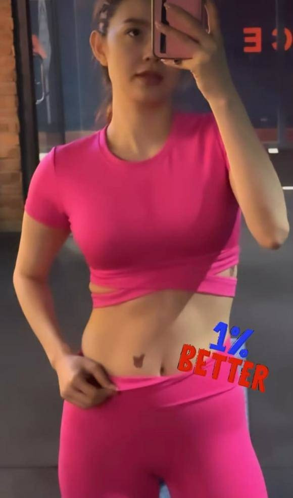 Minh Hằng chuẩn dân chơi hệ xăm trổ đổi hình mới liên xoành xoạch ở vị trí hiểm hóc