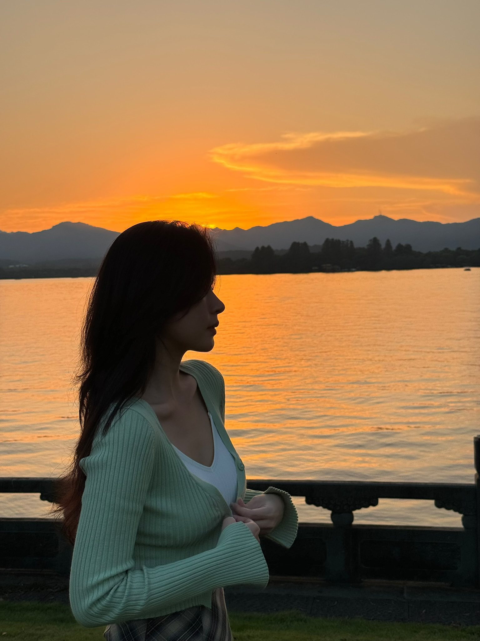 Vóc dáng gây bàn tán của Midu sau nghi vấn mang thai con đầu lòng với chồng đại gia