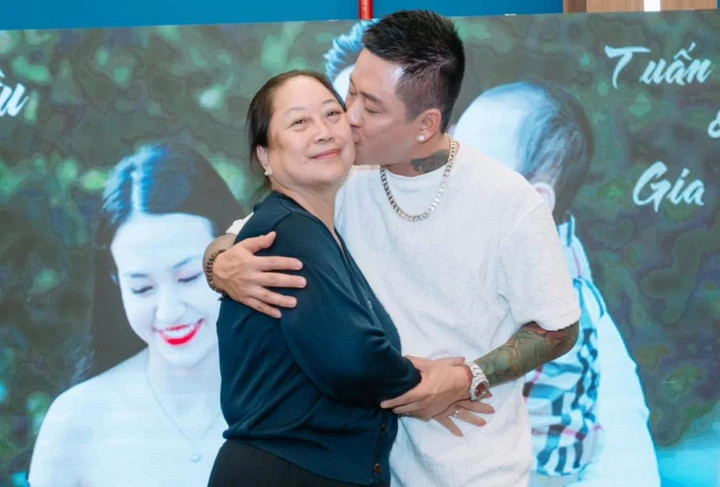 Mẹ Tuấn Hưng qua đời sau thời gian mắc bạo bệnh.