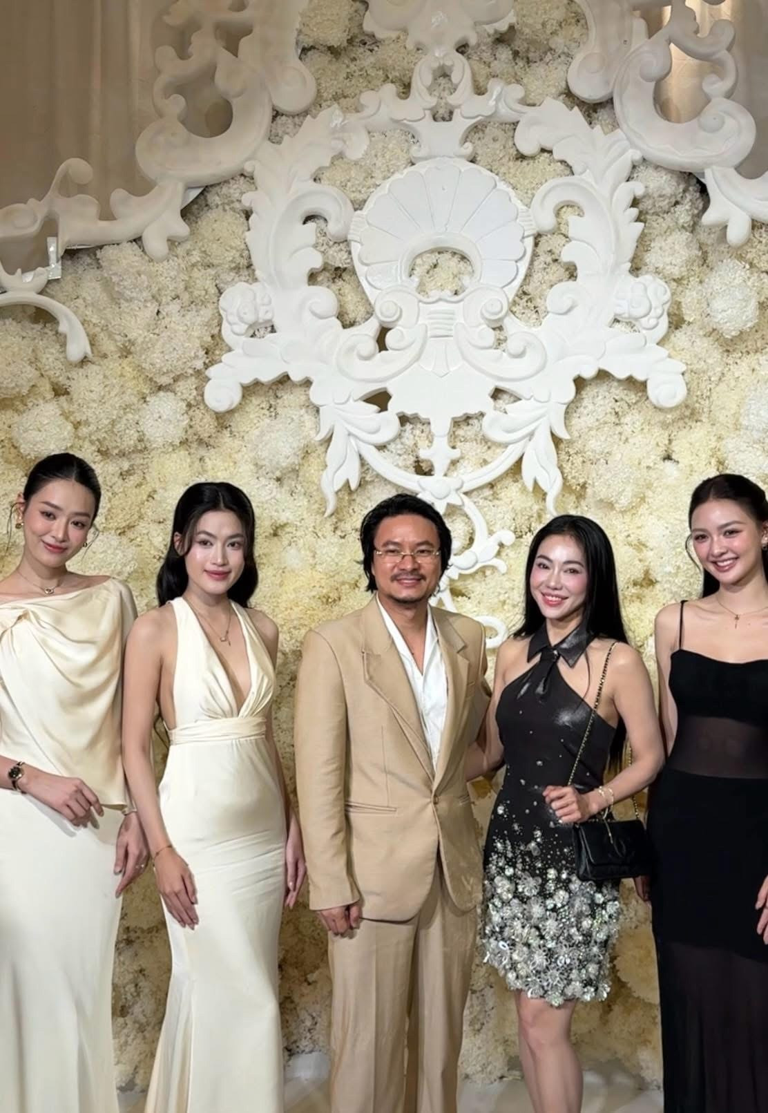 Chân dung doanh nhân hơn 9 tuổi vừa tổ chức hôn lễ hoành tráng với chân dài nổi tiếng showbiz Việt