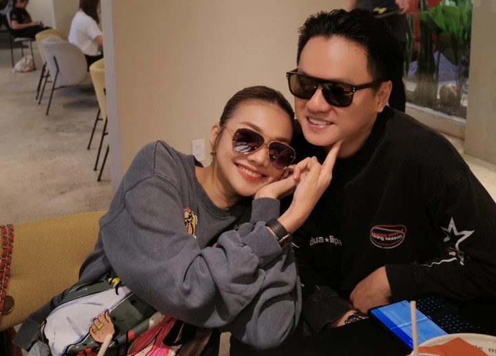 Siêu mẫu từng nói: “Tôi được thoải mái thể hiện bản thân. May mắn là ông xã cũng hiểu được điều này nên luôn dành sự thoải mái và có những không gian riêng cho vợ”.