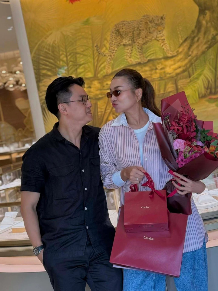 Thanh Hằng quan niệm hôn nhân không phải sự ràng buộc theo khuôn mẫu, mà là sự đồng hành giữa hai người với nhau.