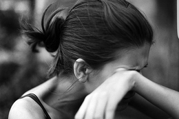 Nỗi đau bị phản bội rất khó để buông bỏ không phải vì bạn không đủ mạnh mẽ mà vì lý do này