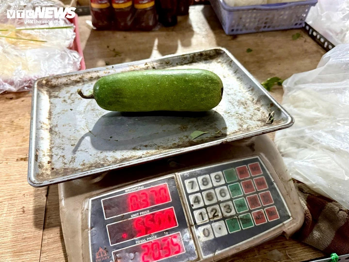 Trái bí 370gram có giá hơn 20.000 đồng.