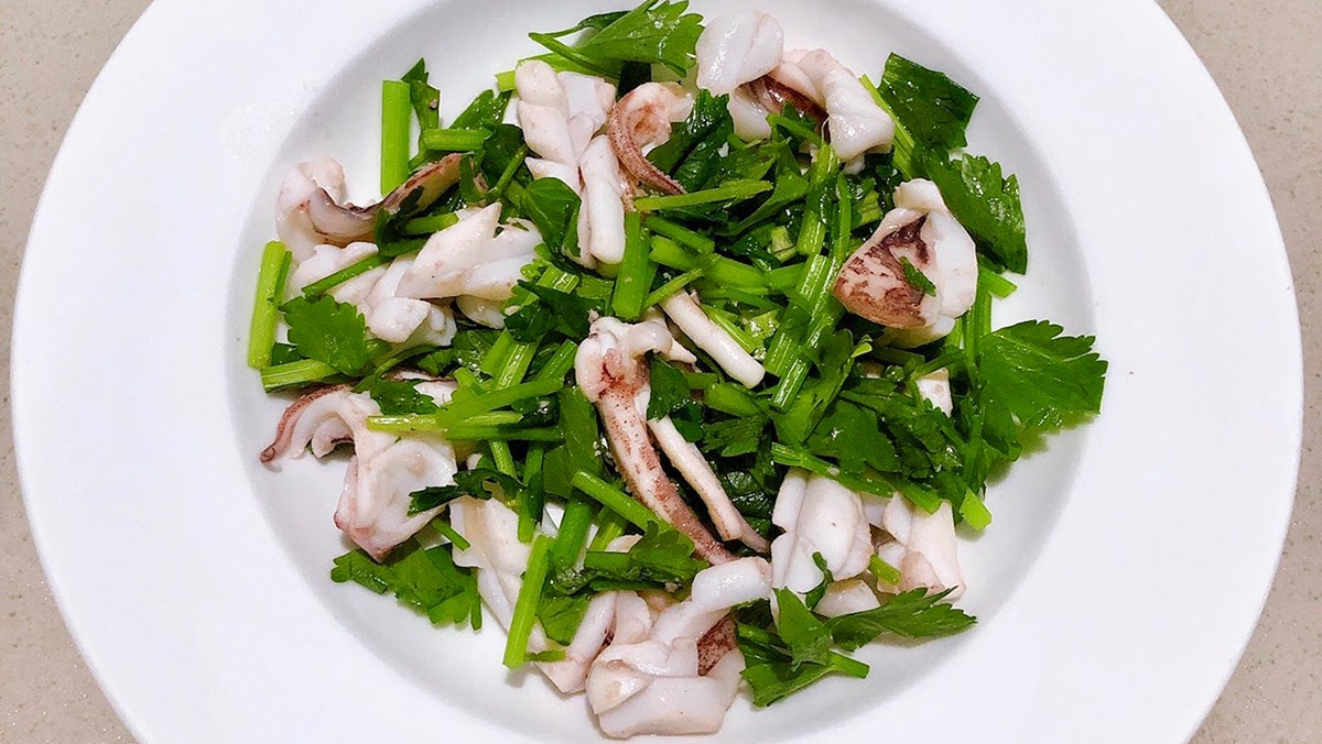 Loại rau có công dụng đặc biệt hỗ trợ ngừa ung thư, bán đầy chợ Việt, chế biến thành nhiều món ngon - Ảnh 2.