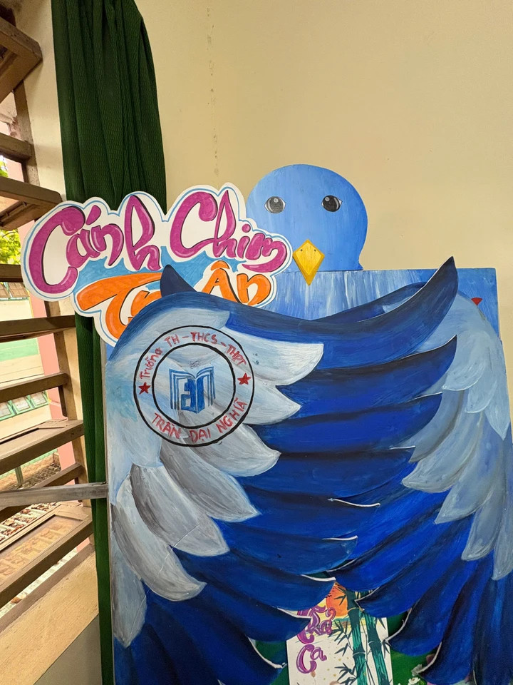 Loạt báo tường gây sốt dịp 20/11, học sinh khoe tài cực chất - 9