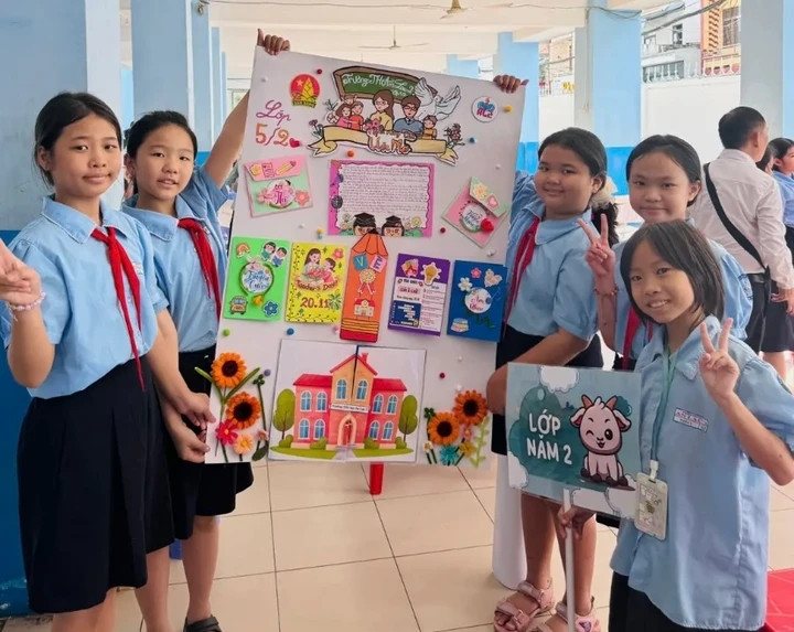 Loạt báo tường gây sốt dịp 20/11, học sinh khoe tài cực chất - 15