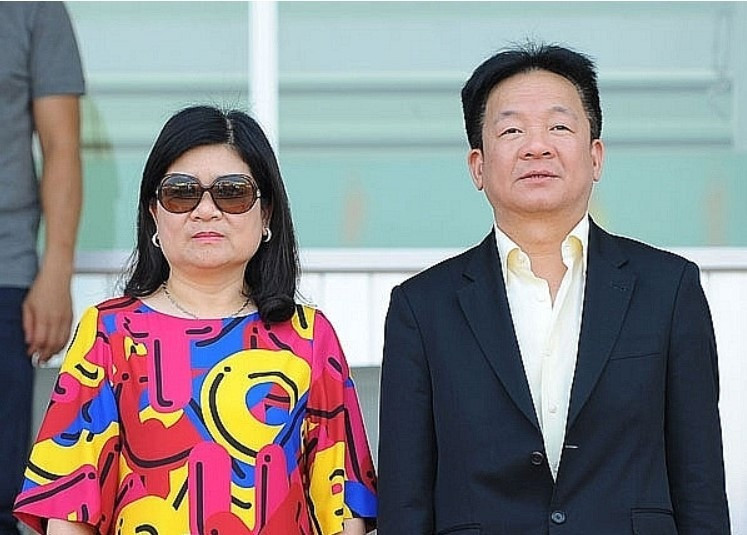 Con trai bầu Hiển khoe ảnh bên mẹ ruột