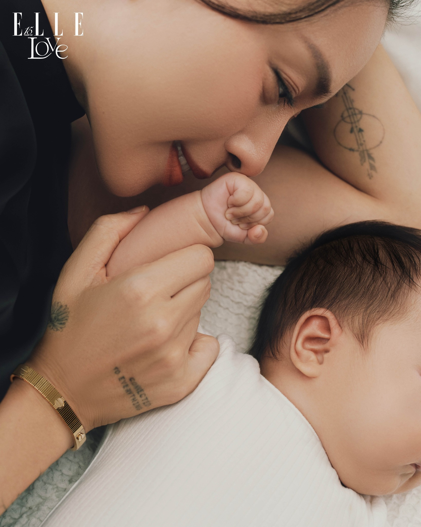 Ngô Thanh Vân bế con lên tạp chí chia sẻ buông bỏ nhiều trên hành trình làm mẹ