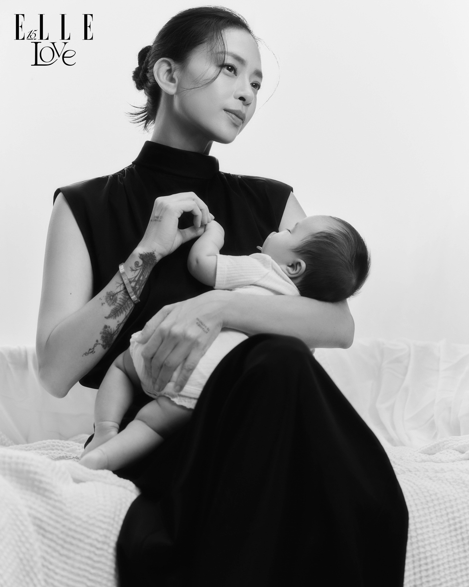 Ngô Thanh Vân bế con lên tạp chí chia sẻ buông bỏ nhiều trên hành trình làm mẹ