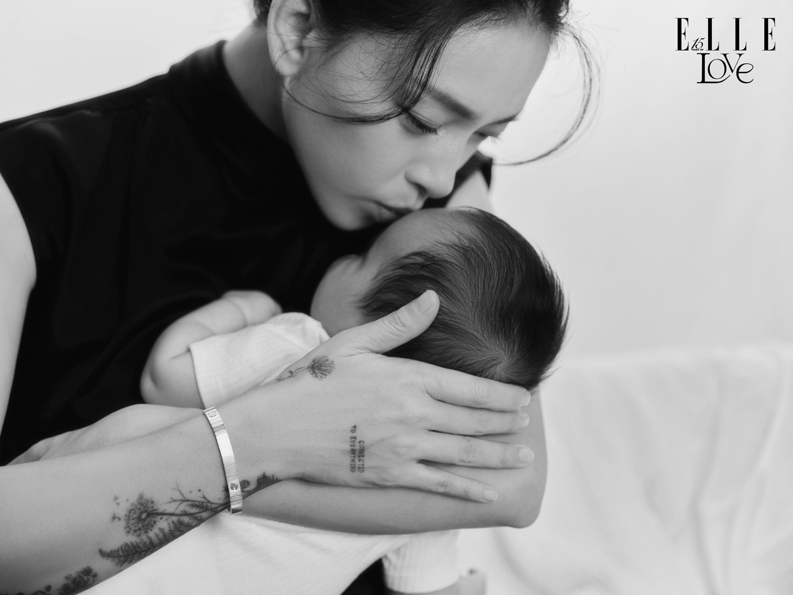 Ngô Thanh Vân bế con lên tạp chí chia sẻ buông bỏ nhiều trên hành trình làm mẹ