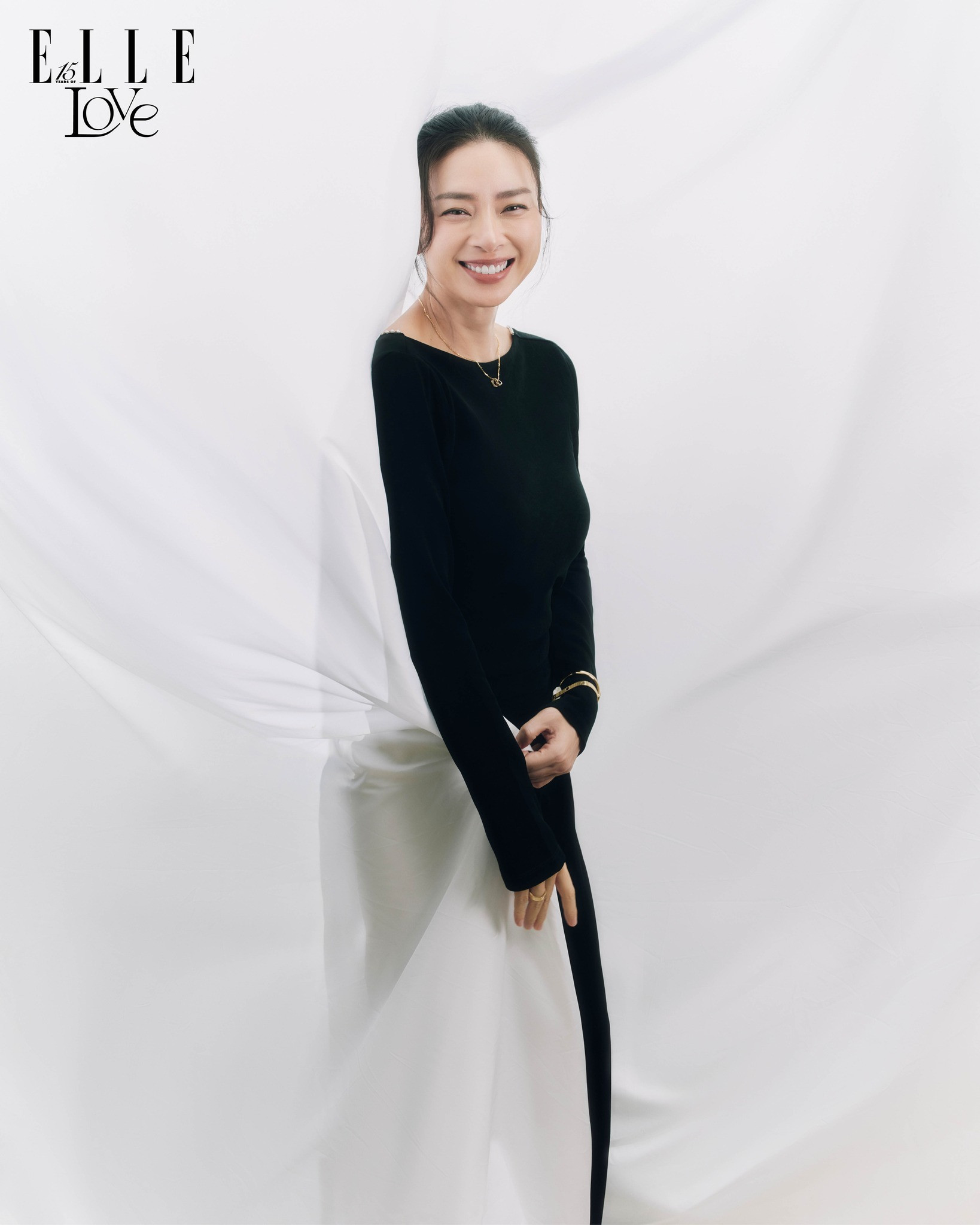 Ngô Thanh Vân bế con lên tạp chí chia sẻ buông bỏ nhiều trên hành trình làm mẹ